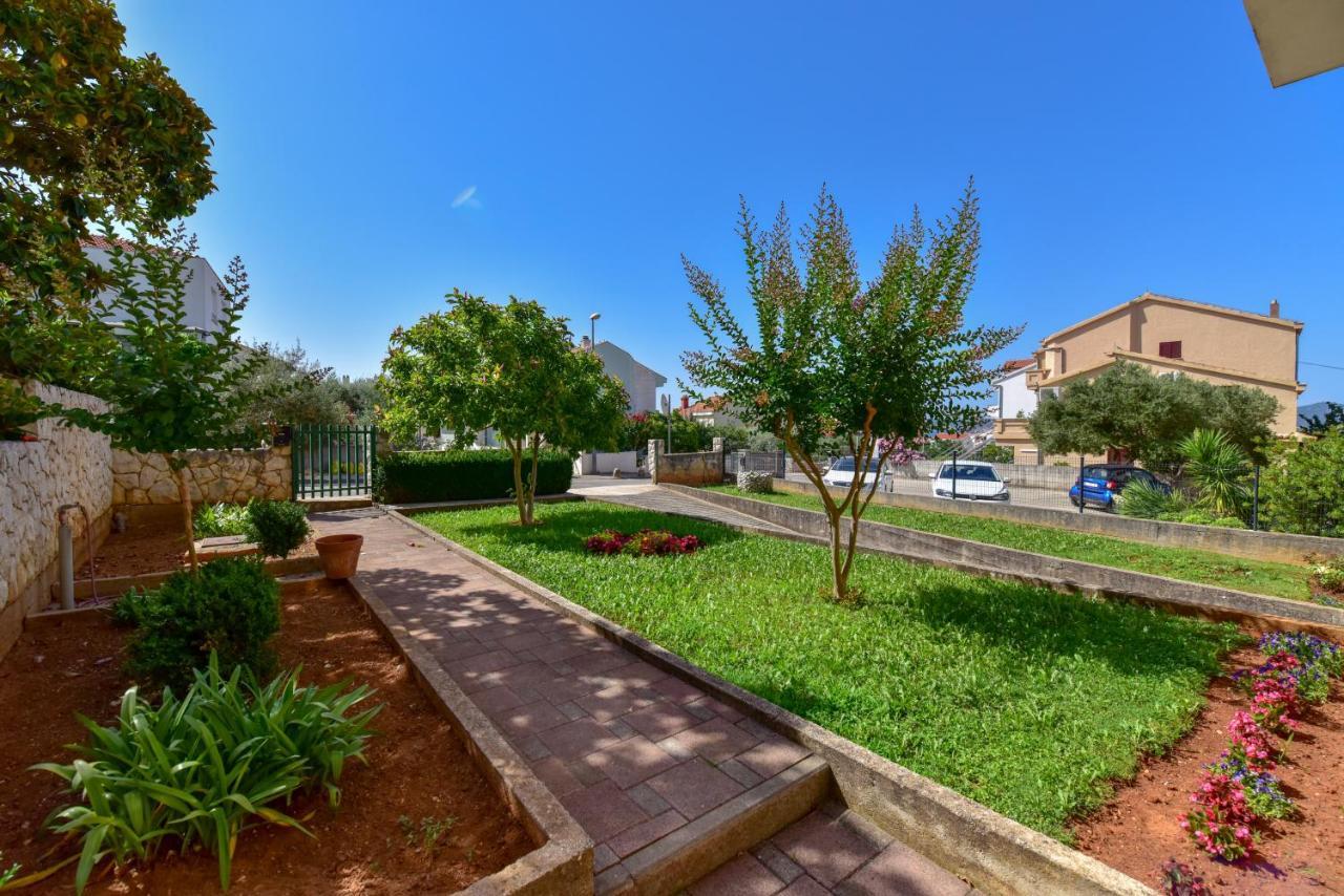 Apartman Sara Zadar Bagian luar foto